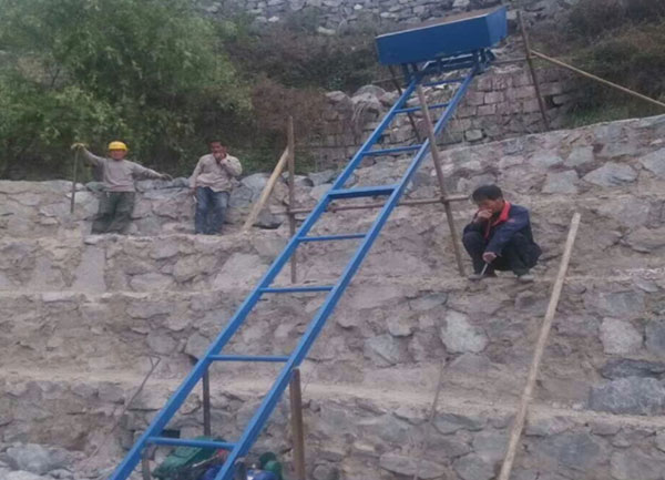 边坡上料机