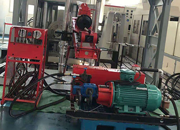 液压回转钻机
